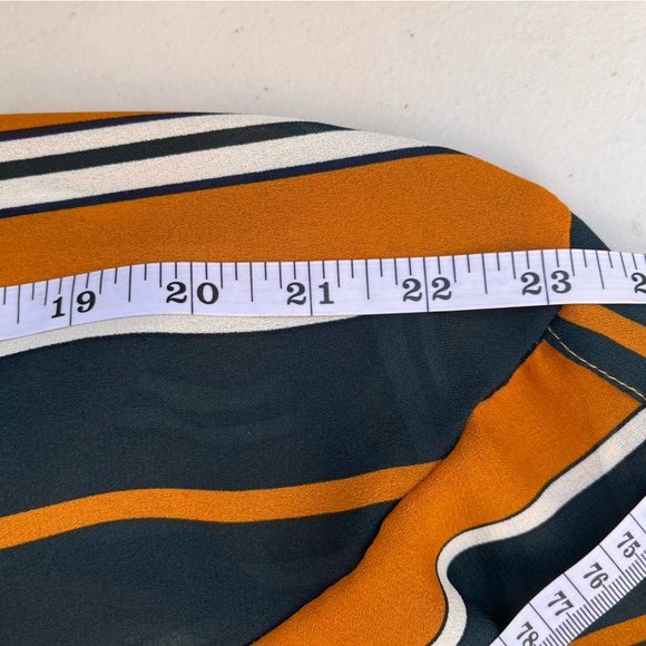 Timing Long Sleeve Button Down Crop Blouse - Picture 14 of 14